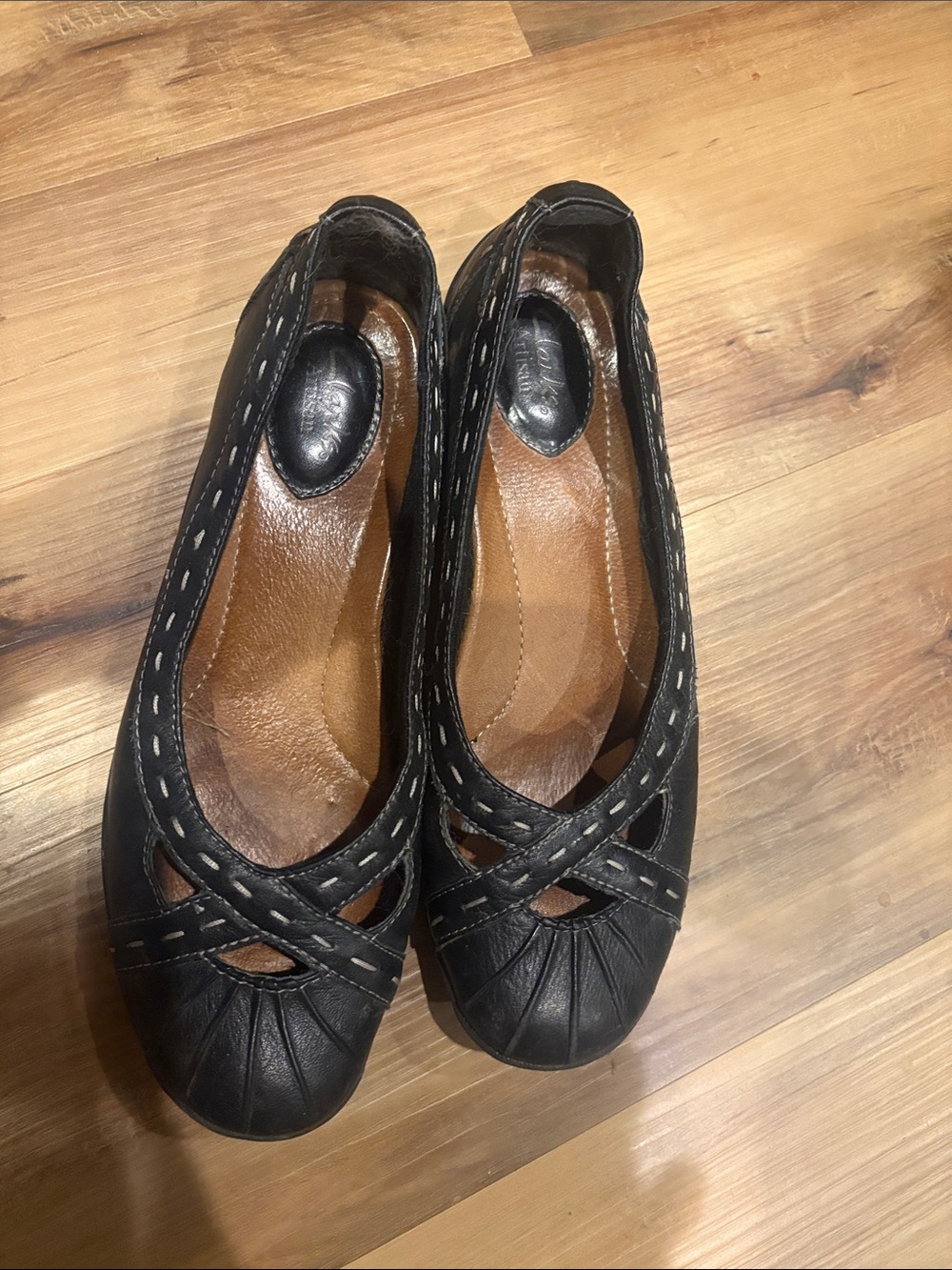 Women's Black Leather Cutout Ballet Flats